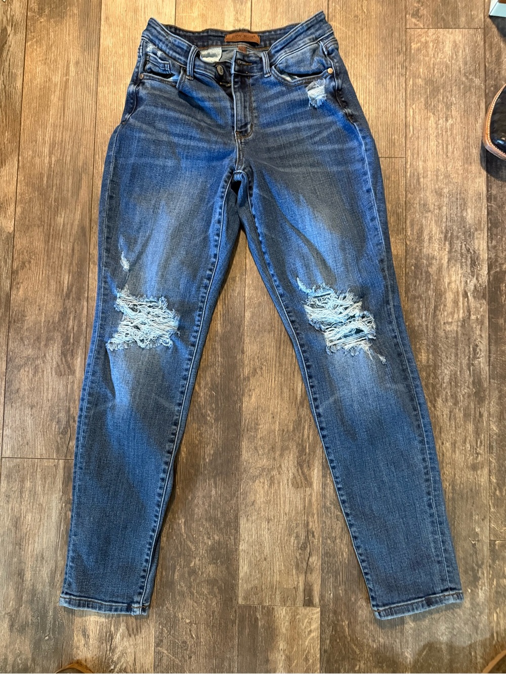 Judy Blue Distressed Skinny Jeans in Medium Blue Wash